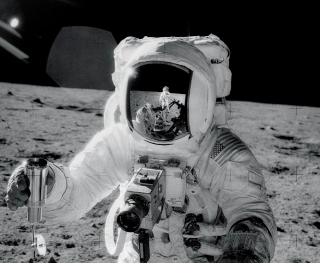 Illustration for article titled Selfies In Space!
